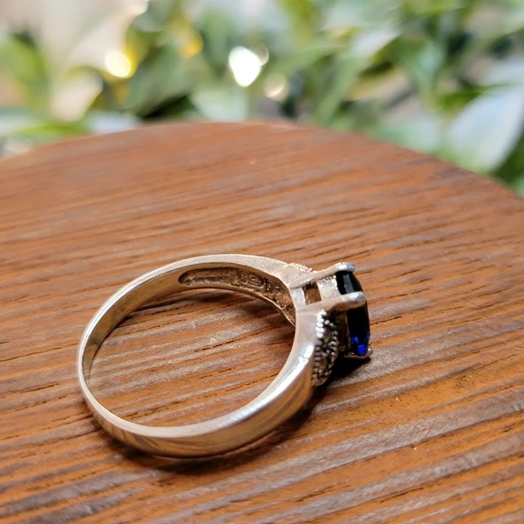 925 Sterling Silver Ring - Picture 2 of 4